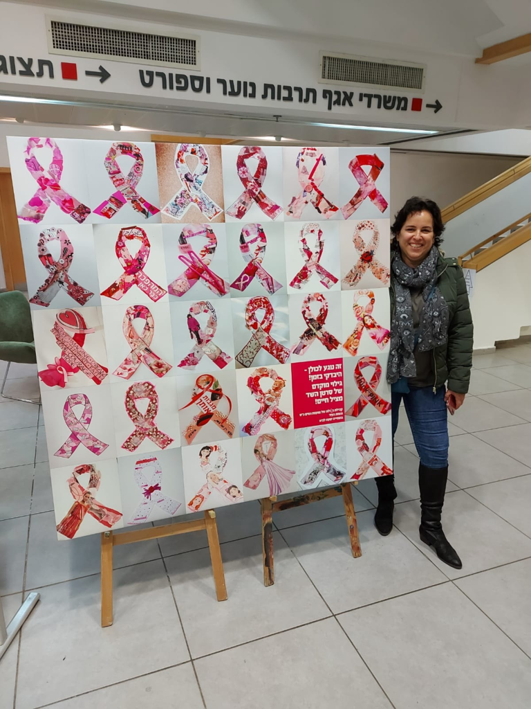 תמונות של עבודות שנעשו בסדנה שהעבירה מטעם מועצת נשים וקהילת ״השדות״ בכפר סבא, במסגרת חודש המודעות לסרטן השד